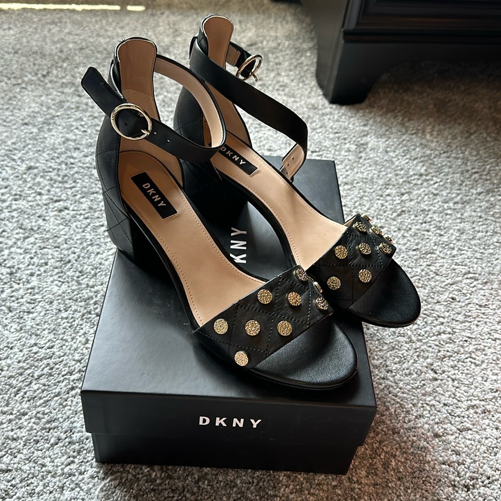 DKNY black and gold ankle strap block heel sz 9.5